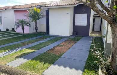 Imagem: A casa em condomínio possui 3 Dormitórios, 1 Banheiro, 2 Vagas