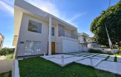 Imagem: A casa em condomínio possui 4 Dormitórios, 3 Banheiros, 5