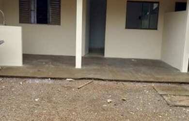 Imagem: A casa possui 1 Dormitório, 1 Banheiro, 2 Vagas na garagem