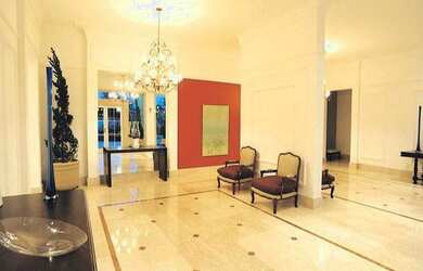 Imagem: O apartamento para alugar possui 4 Dormitórios, 5 Banheiros