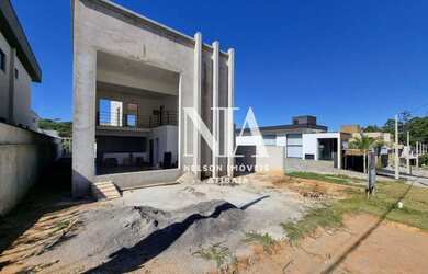 Imagem: A casa em condomínio possui 4 Dormitórios, 5 Banheiros, 2