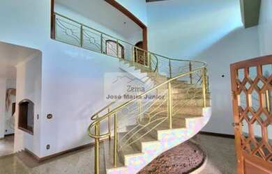 Imagem: A casa possui 5 Dormitórios, 5 Banheiros, 5 Vagas na garagem