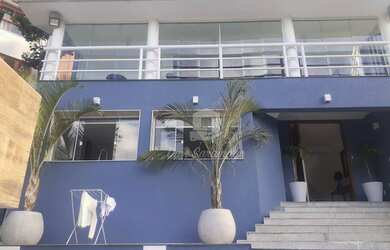 Imagem: A casa em condomínio possui 4 Dormitórios, 5 Banheiros, 2