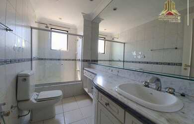 Imagem 15: No Higienópolis, um apartamento alto padrão por andar