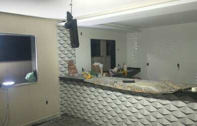 Imagem: A casa possui 1 Dormitório, 1 Banheiro, 4 Vagas na garagem