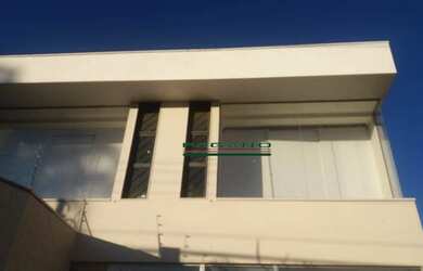 Imagem: O depósito possui 2 Vagas na garagem e 280m² de Área e está