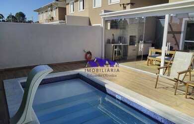 Imagem: A casa em condomínio possui 3 Dormitórios, 2 Banheiros, 2