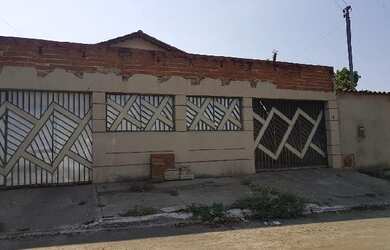 Imagem: A casa possui 2 Dormitórios, 1 Banheiro, 1 Vaga na garagem