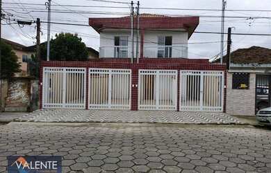 Imagem: A casa possui 3 Dormitórios, 1 Banheiro, 1 Vaga na garagem