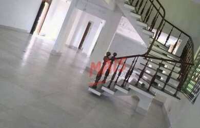 Imagem: O depósito possui 2 Vagas na garagem, 378m² de Área e está