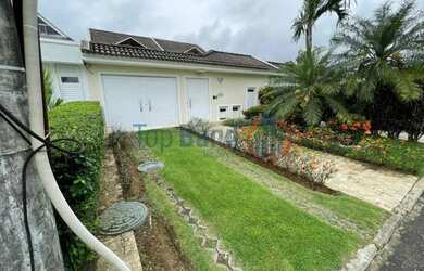 Imagem: A casa em condomínio possui 4 Dormitórios, 1 Banheiro, 4 Vagas