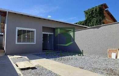 Imagem: A casa possui 2 Dormitórios, 2 Banheiros, 2 Vagas na garagem