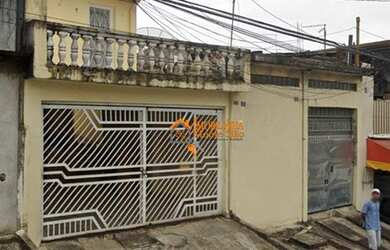 Imagem: A casa possui 3 Dormitórios, 3 Banheiros, 2 Vagas na garagem