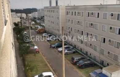 Imagem: O apartamento possui 2 Dormitórios, 1 Banheiro, 1 Vaga na garagem