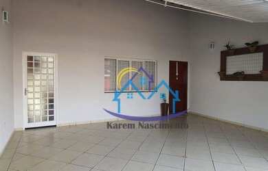 Imagem: A casa possui 2 Dormitórios, 1 Banheiro, 2 Vagas na garagem