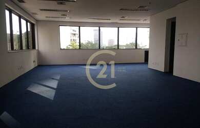 Imagem: O depósito possui 4 Vagas na garagem e 140m² de Área e está