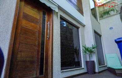 Imagem: A casa em condomínio possui 4 Dormitórios, 1 Banheiro, 2 Vagas