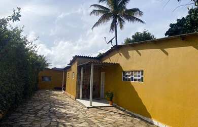 Imagem: A casa em condomínio possui 3 Dormitórios, 3 Banheiros, 2