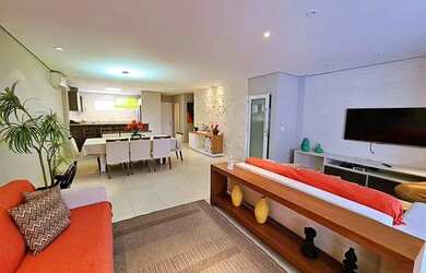 Imagem: A casa possui 4 Dormitórios, 5 Banheiros, 2 Vagas na garagem