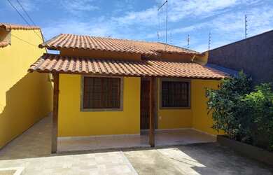 Imagem: A casa possui 2 Dormitórios, 2 Banheiros, 1 Vaga na garagem