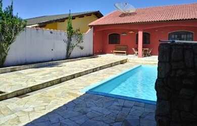 Imagem: A casa possui 3 Dormitórios, 4 Vagas na garagem e está localizado