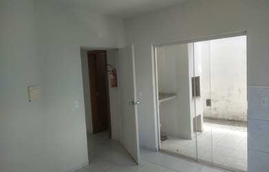 Imagem: A casa possui 2 Dormitórios, 1 Banheiro, 1 Vaga na garagem