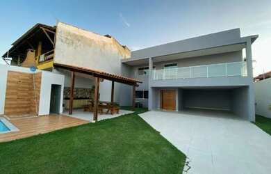 Imagem: A casa possui 4 Dormitórios, 5 Banheiros, 4 Vagas na garagem