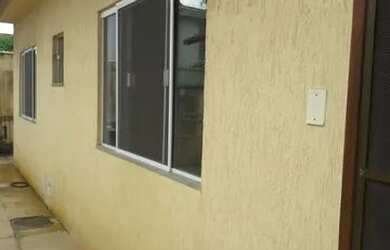 Imagem: A casa possui 2 Dormitórios, 1 Banheiro, 2 Vagas na garagem