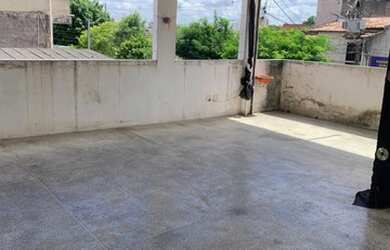 Imagem: A casa possui 2 Dormitórios e 1 Banheiro e está localizado