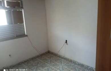 Imagem: A casa possui 3 Dormitórios, 2 Banheiros, 1 Vaga na garagem