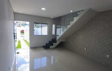 Imagem: A casa possui 2 Dormitórios, 2 Banheiros, 2 Vagas na garagem