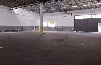 Imagem: O depósito possui 5 Vagas na garagem, 2.900m² de Área e