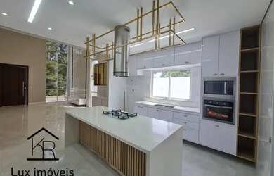 Imagem: A casa em condomínio possui 3 Dormitórios, 5 Banheiros, 4