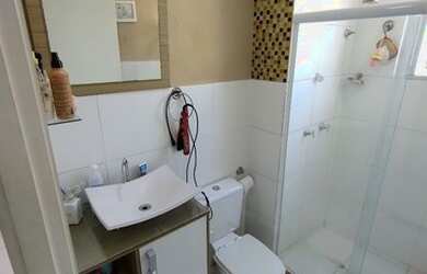 Imagem: O apartamento possui 2 Dormitórios, 1 Banheiro, 1 Vaga na garagem