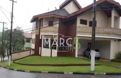 Imagem: A casa em condomínio possui 5 Dormitórios, 4 Banheiros, 4