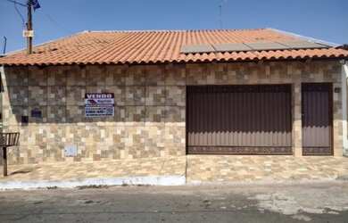 Imagem: A casa possui 2 Dormitórios, 2 Banheiros, 5 Vagas na garagem