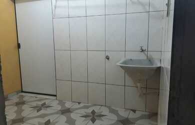 Imagem: A casa possui 1 Dormitório, 1 Banheiro e está localizado