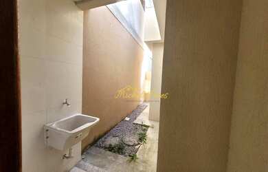 Imagem 4: Excelente casa linear com terraço, a uma quadra da rodovia, com 3 quartos...