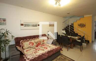 Imagem: A casa possui 3 Dormitórios, 3 Banheiros, 2 Vagas na garagem