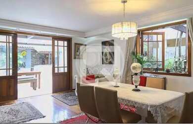 Imagem: A casa em condomínio possui 4 Dormitórios, 3 Banheiros, 140m²