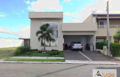 Imagem: A casa em condomínio possui 3 Dormitórios, 4 Banheiros, 4