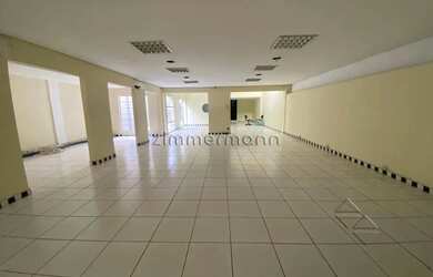 Imagem: O depósito possui 2 Vagas na garagem, 496m² de Área e está