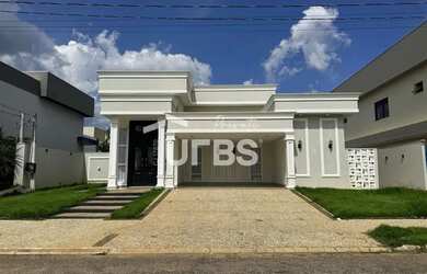 Imagem: A casa em condomínio possui 3 Dormitórios, 4 Banheiros, 2