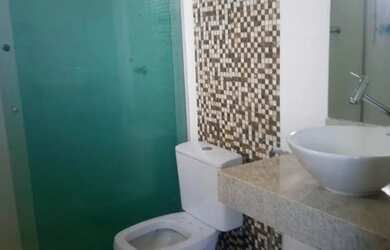 Imagem: A casa em condomínioe possui 2 Dormitórios, 2 Banheiros, 130-0m²