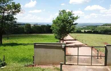 Imagem: A fazenda possui 20.000m² de Área e está localizado em Distrito