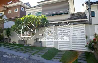 Imagem: A casa em condomínio possui 3 Dormitórios, 4 Banheiros, 3