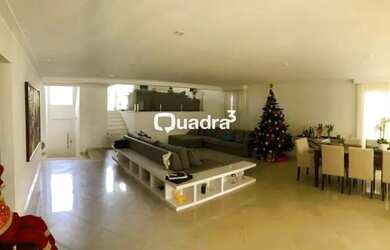 Imagem: A casa possui 5 Dormitórios, 5 Banheiros, 4 Vagas na garagem