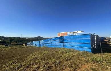 Imagem: O terreno possui 666m² de Área e está localizado em Parque