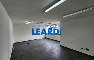 Imagem: O depósito à venda possui 1 Vaga na garagem e 42m² de Área