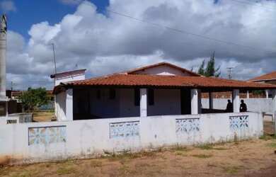 Imagem: A casa possui 2 Dormitórios, 2 Banheiros, 3 Vagas na garagem
